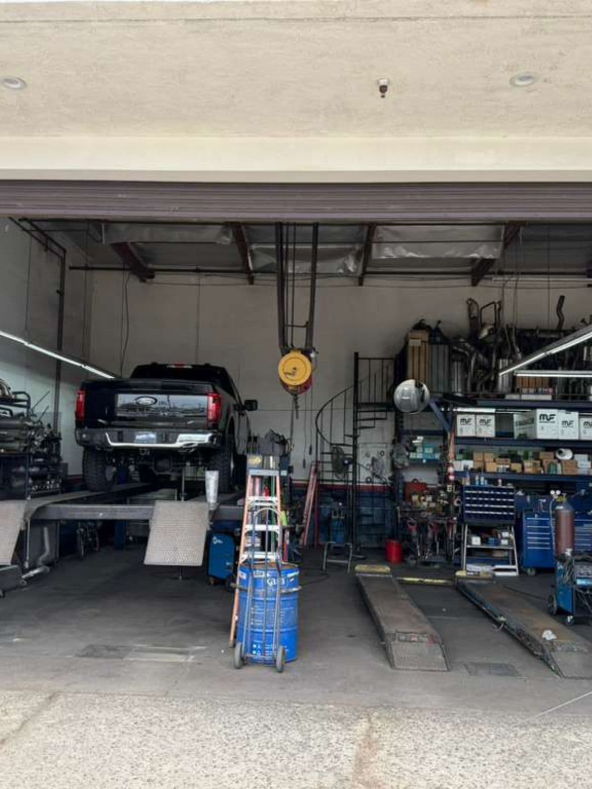 Lift bay at Sun Muffler